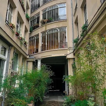 Parisien, Le Louis Blanc Apartment *