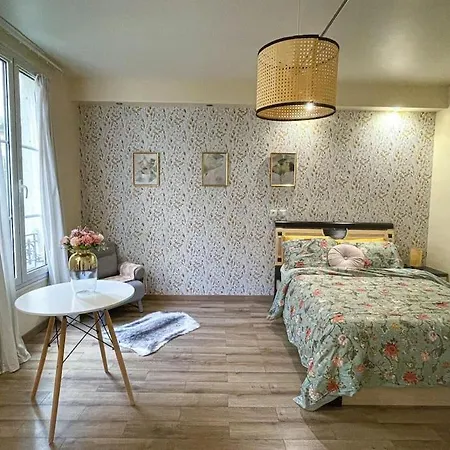 Parisien, Le Louis Blanc Apartment Paris